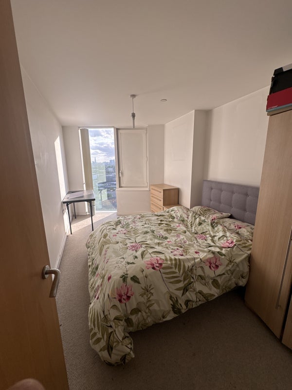 Room High Street in Greater London