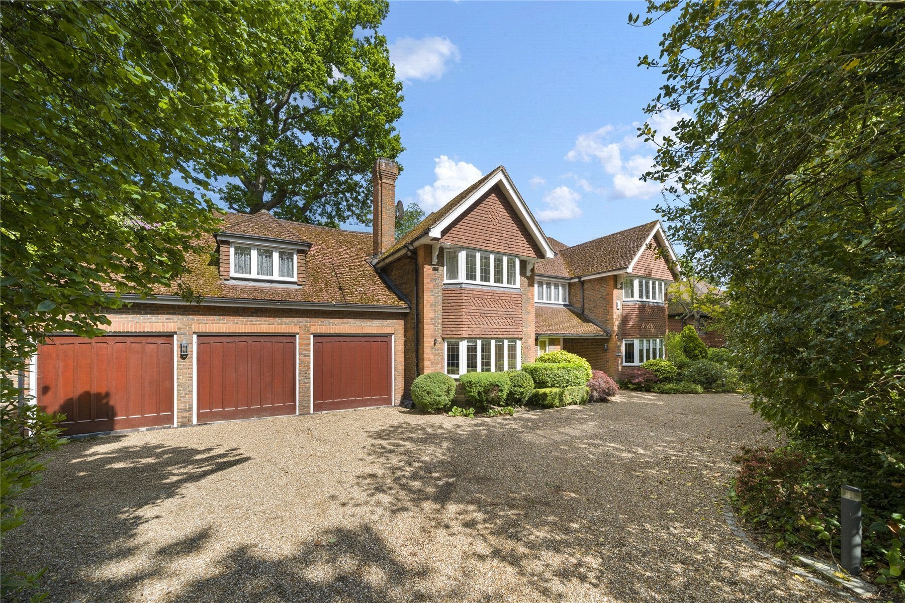 Flat Woodside Road in Elmbridge