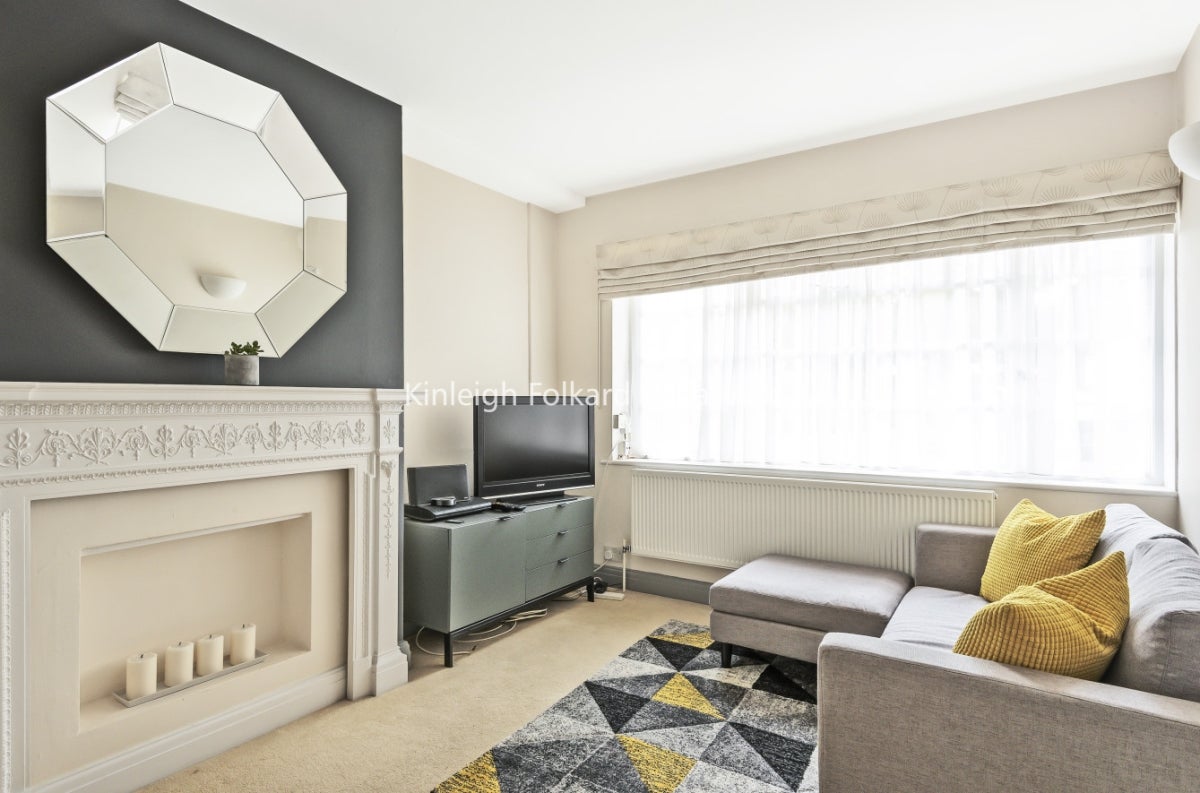 Flat Hornsey Lane in Greater London