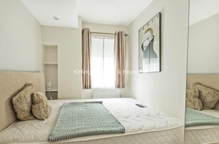 Flat Hornsey Lane in Greater London