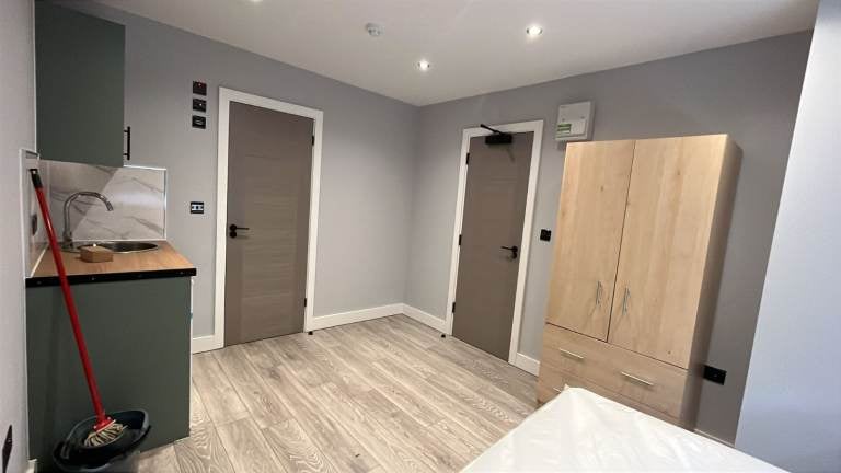 Flat Ashburnham Road in Greater London