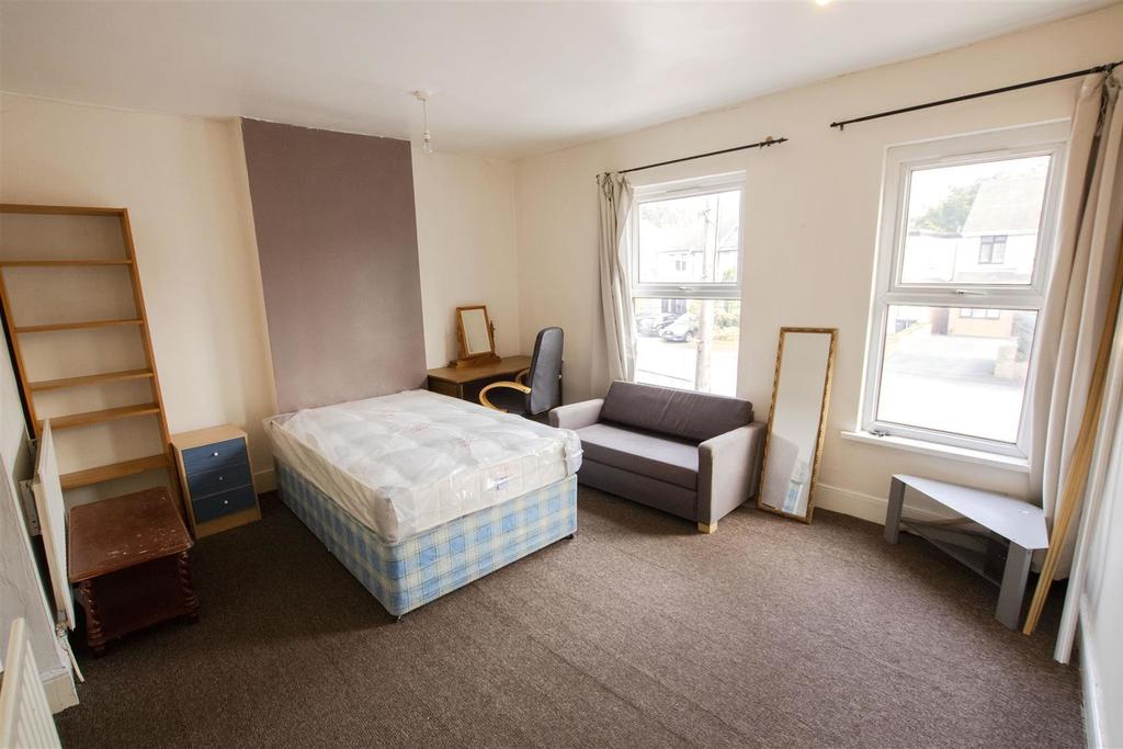 Flat Bournbrook Road in Birmingham