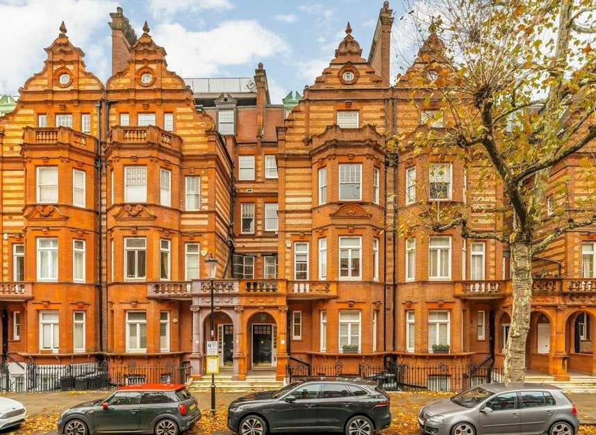 Flat Sloane Gardens in Greater London