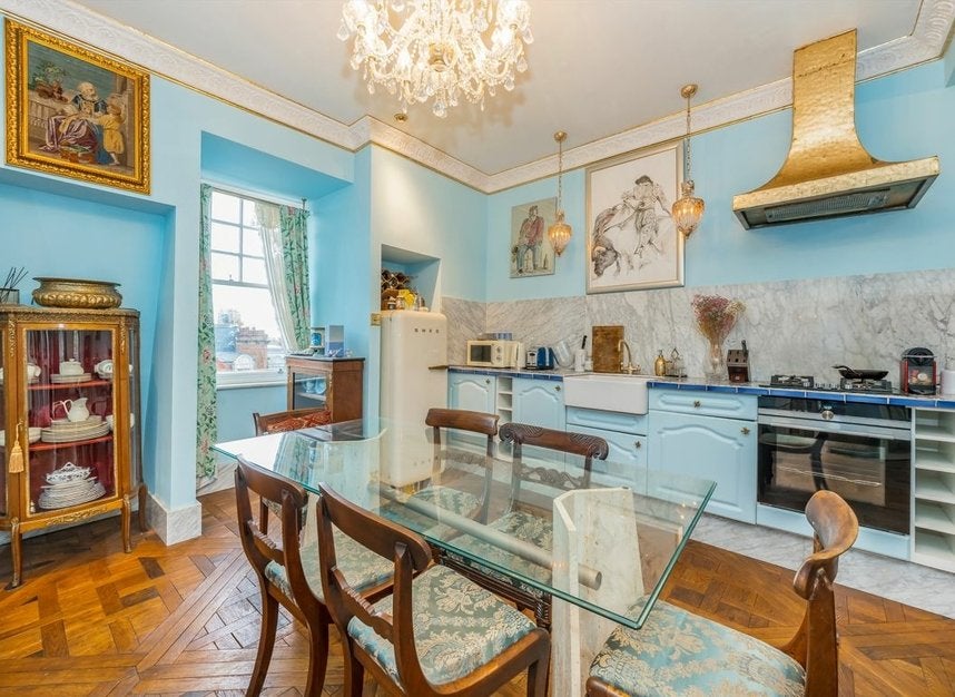 Flat Sloane Gardens in Greater London