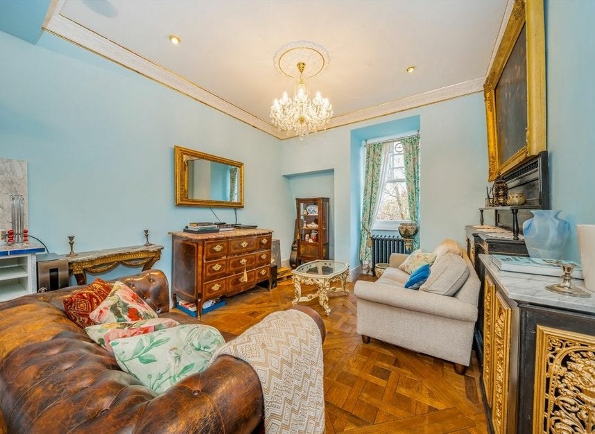 Flat Sloane Gardens in Greater London