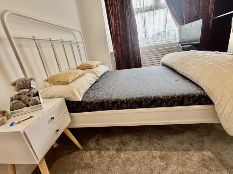 Room The Broadway in Greater London