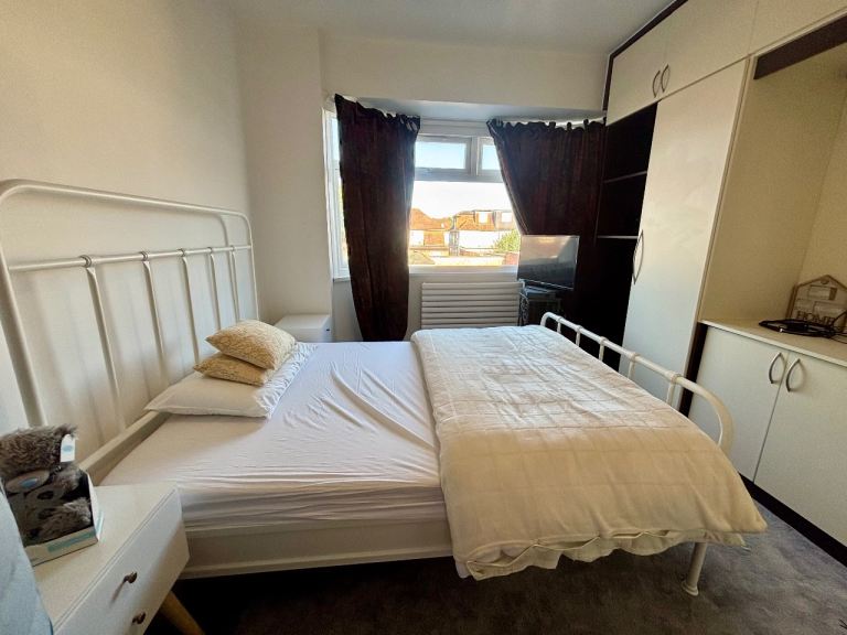 Room The Broadway in Greater London