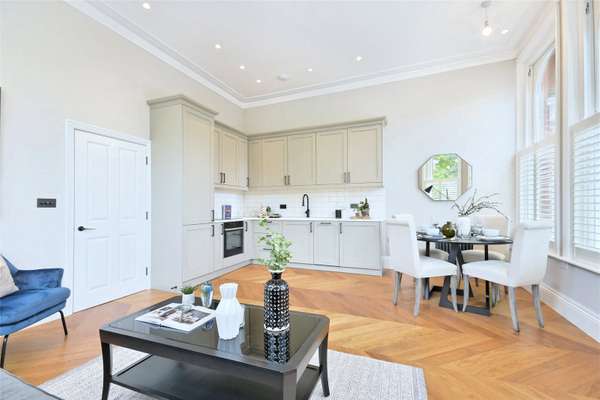 Flat Elgin Avenue in City of Westminster