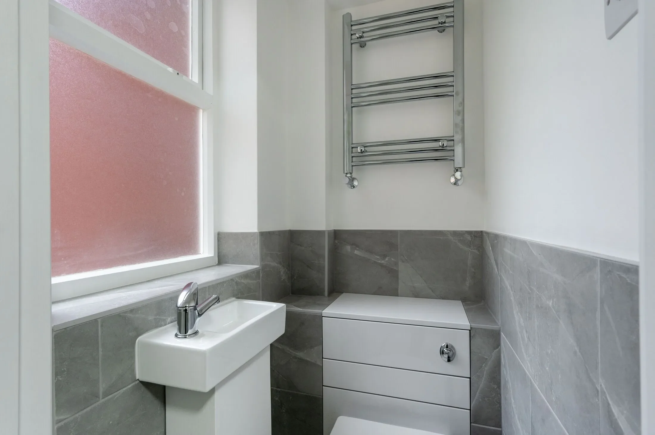 Flat Hardman Road in Greater London