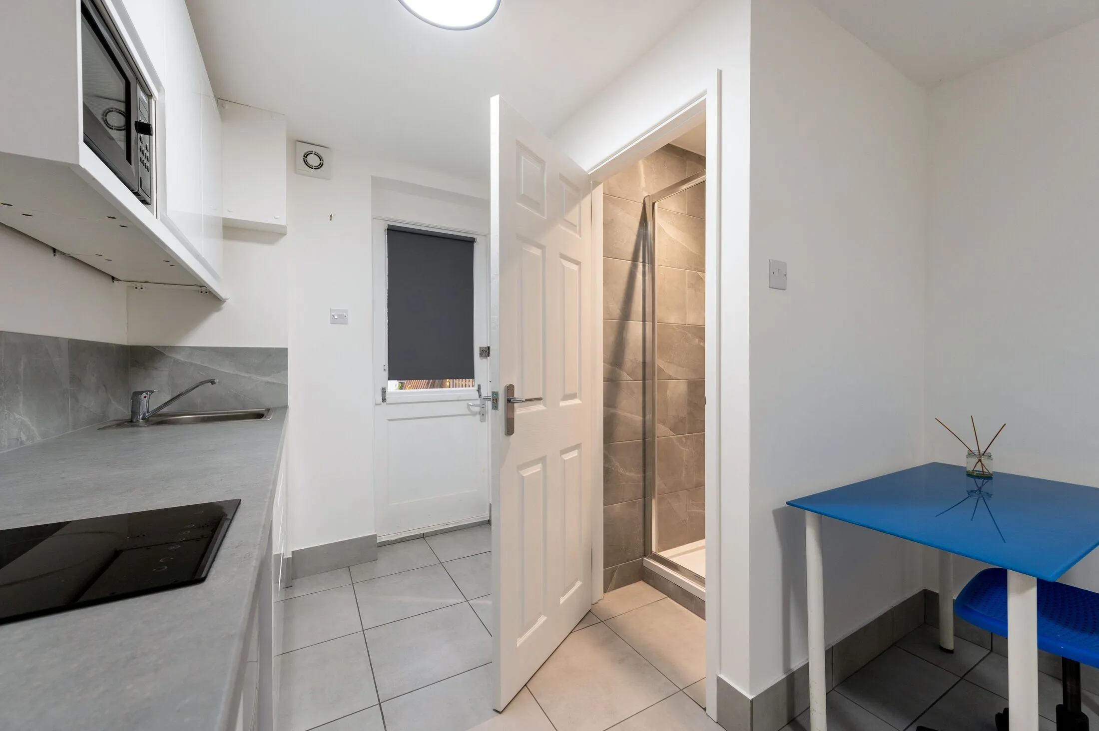 Flat Hardman Road in Greater London
