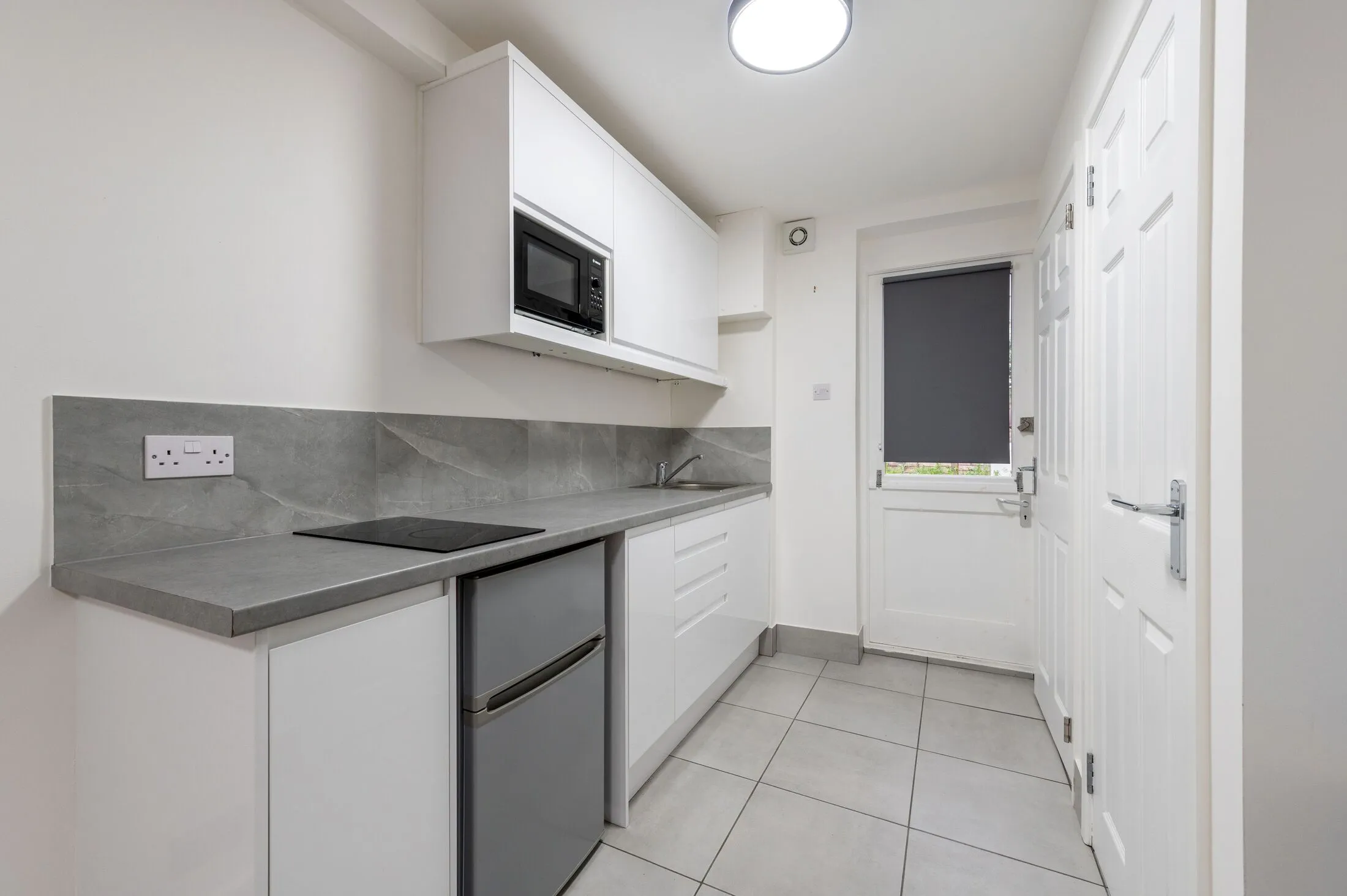 Flat Hardman Road in Greater London