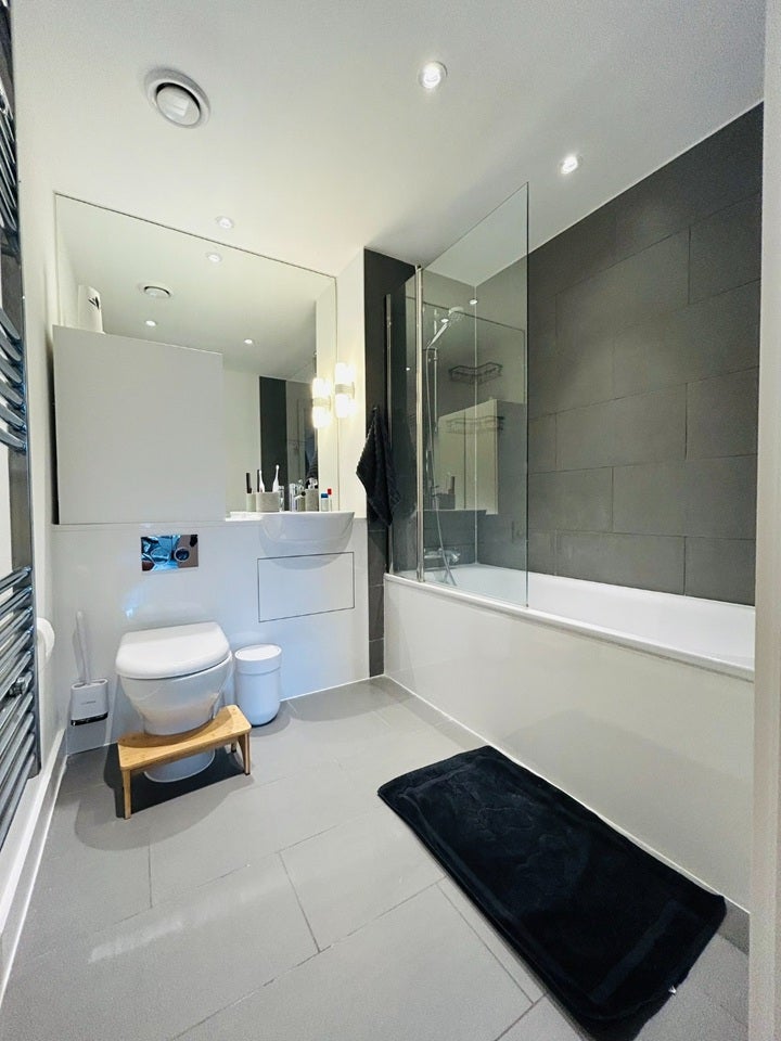 Flat Maud Street in Greater London