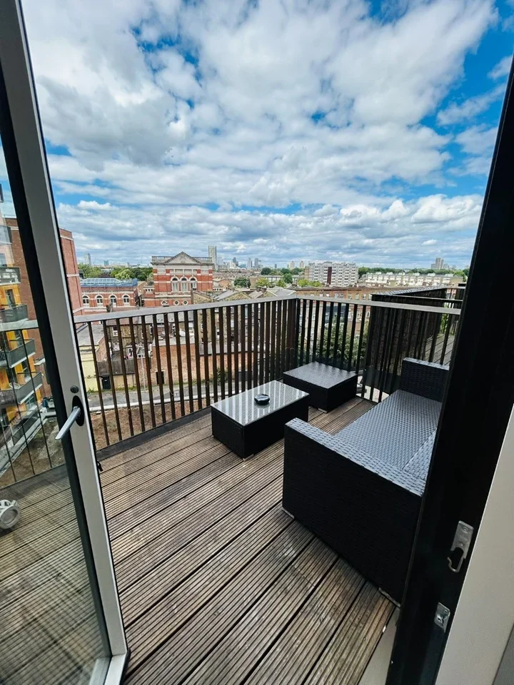 Flat Maud Street in Greater London