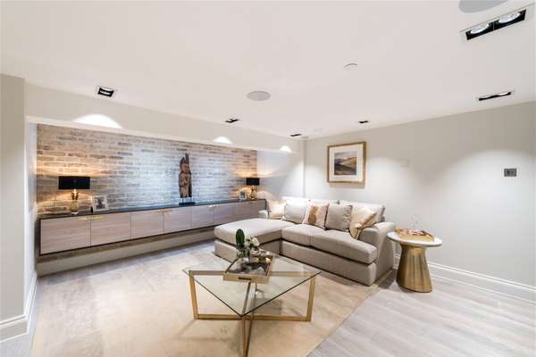 House Bell Street in City of Westminster