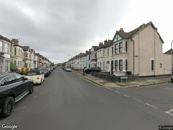 Flat Colenso Road in Greater London