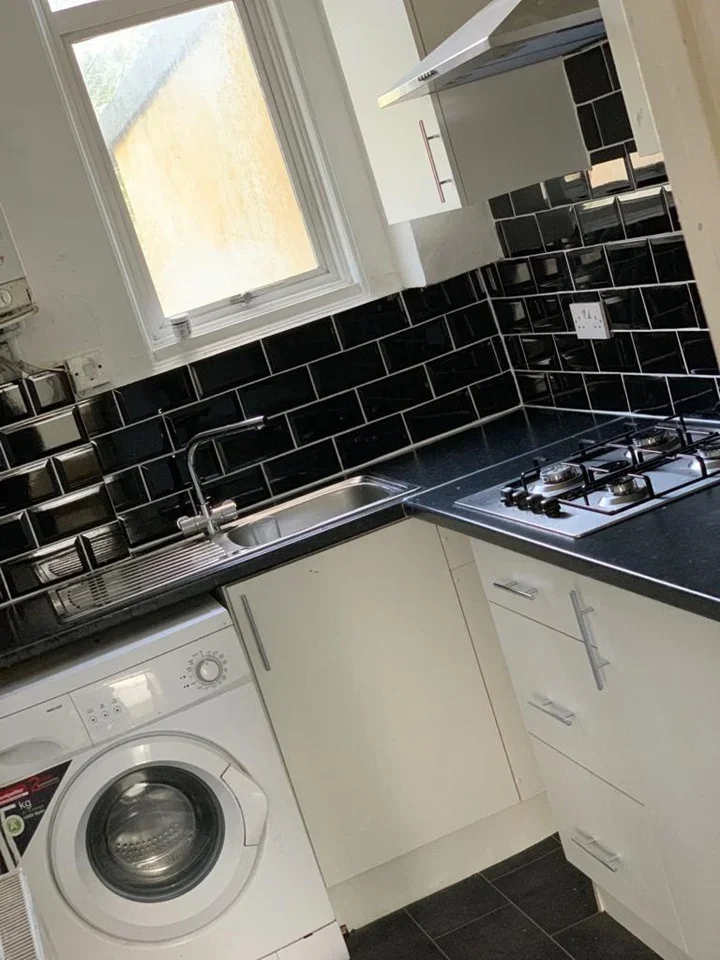 Flat Colenso Road in Greater London