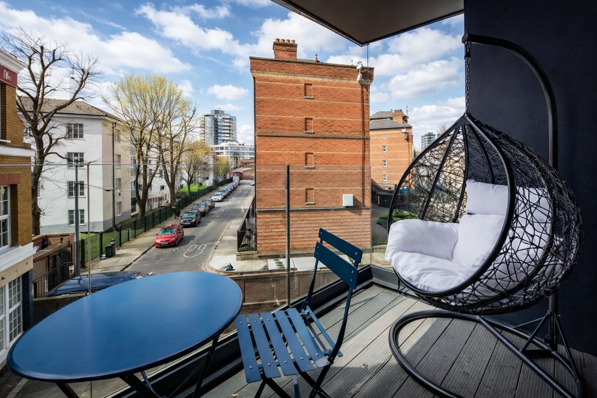 Flat Clare Street in Greater London