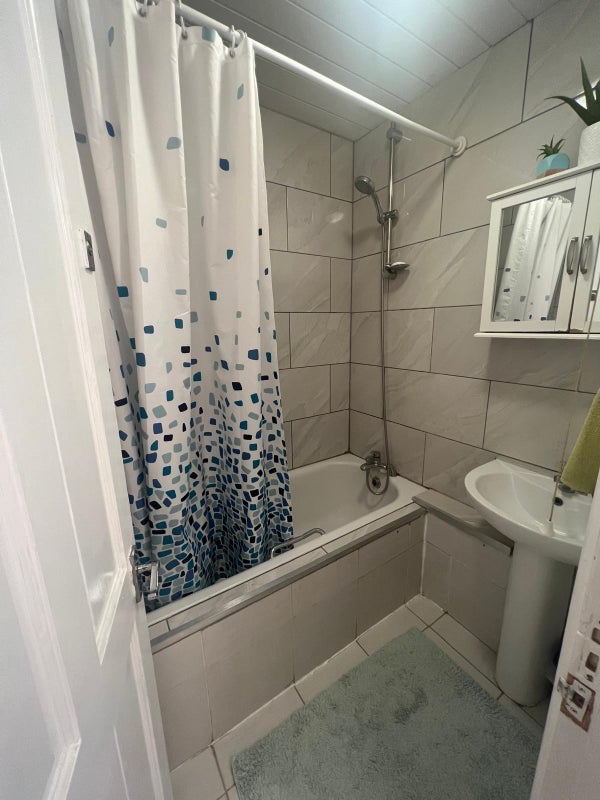Flat Laxton Place in Greater London