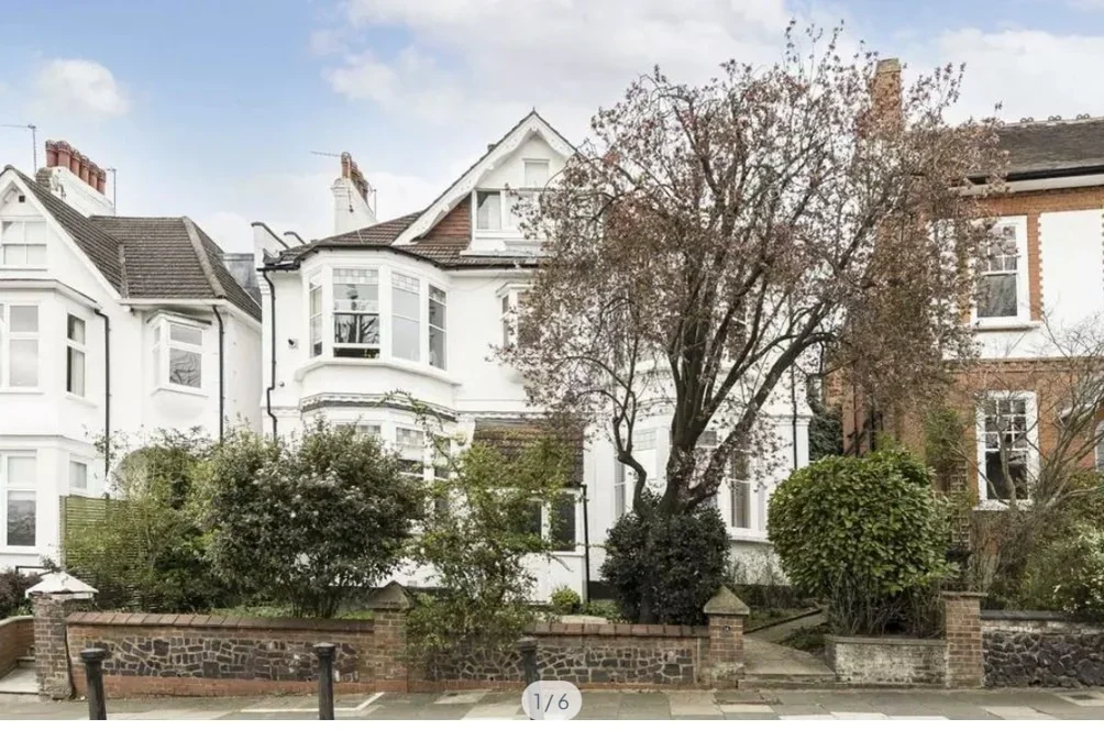 Flat Cholmeley Park in Greater London