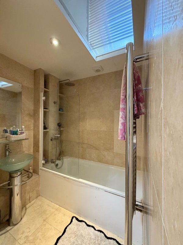 Room Holland Road in Greater London