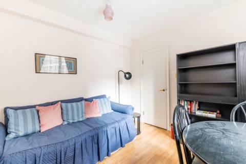 Flat Sloane Avenue in Greater London
