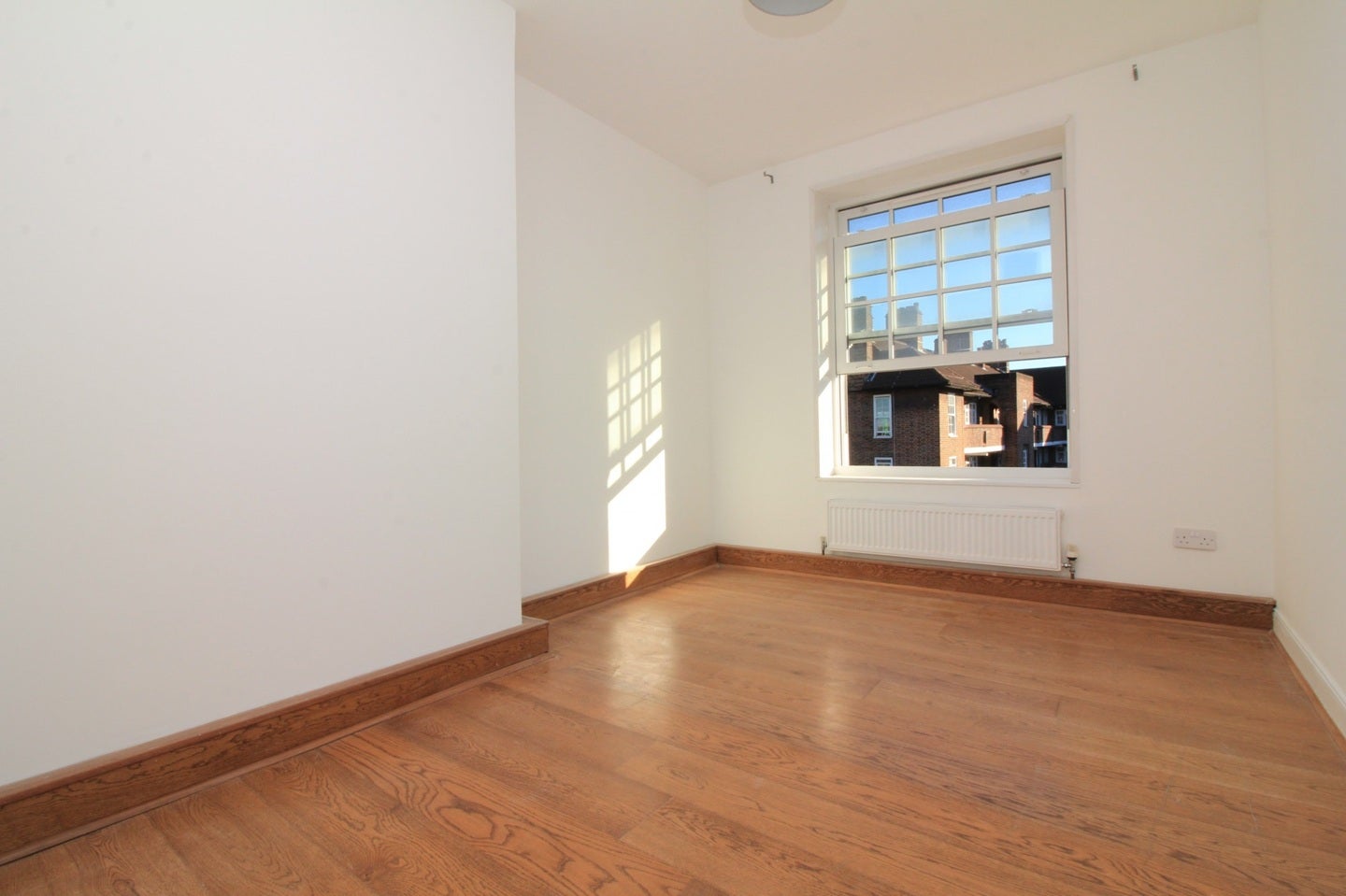Flat Thessaly Road in Greater London