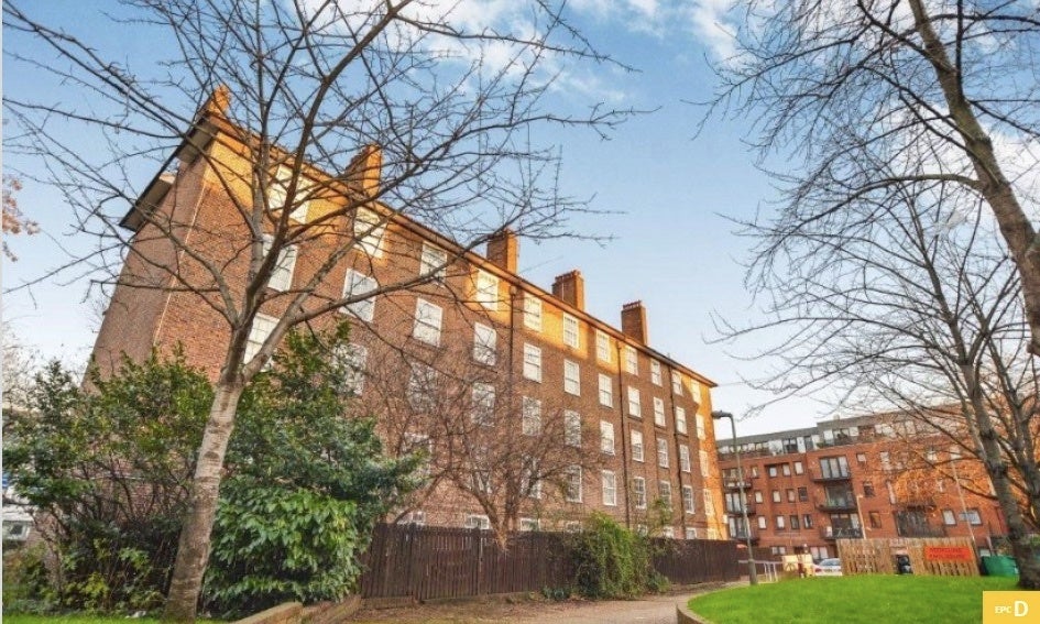 Flat Thessaly Road in Greater London