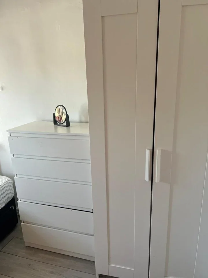 Room Beam Avenue in Greater London