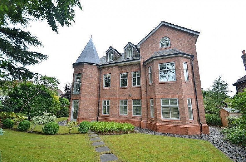 Flat Hunston Road in Trafford