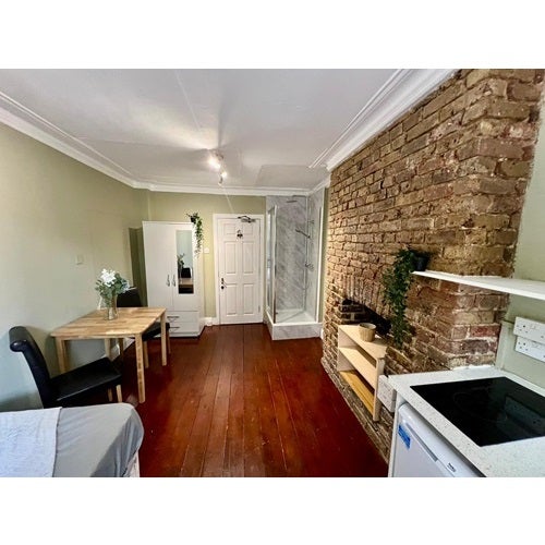 Room Lena Gardens in Greater London