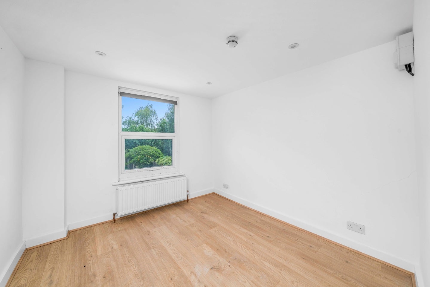 Room Trevelyan Road in Greater London