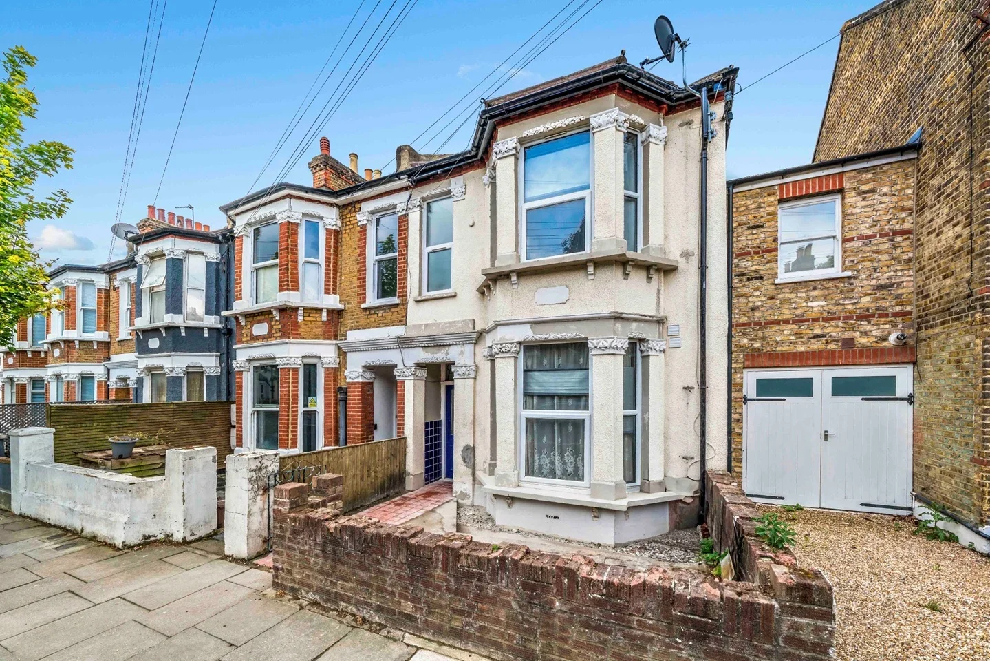 Room Trevelyan Road in Greater London