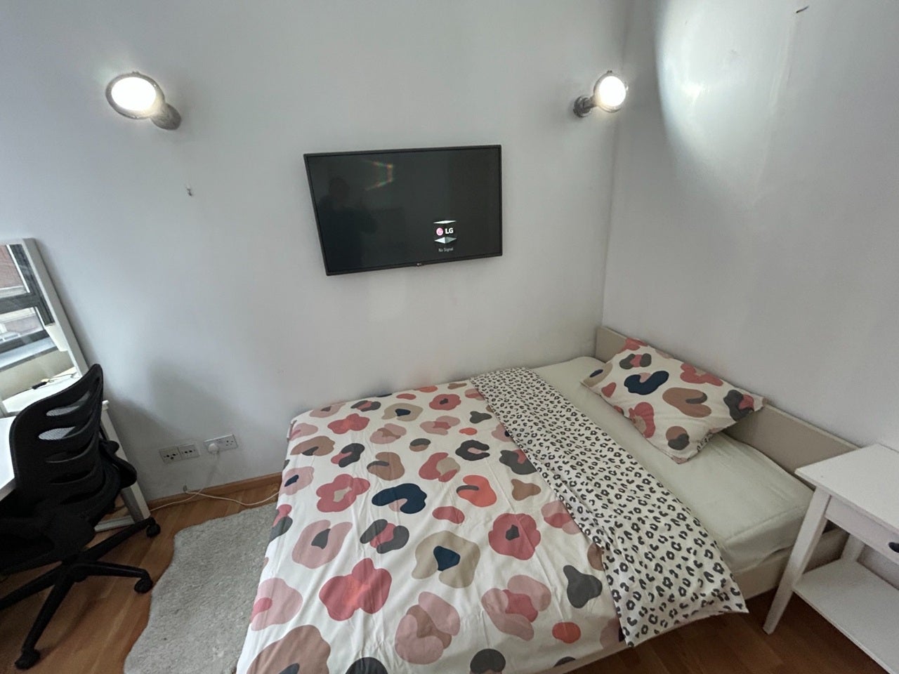 Room City Road in Greater London