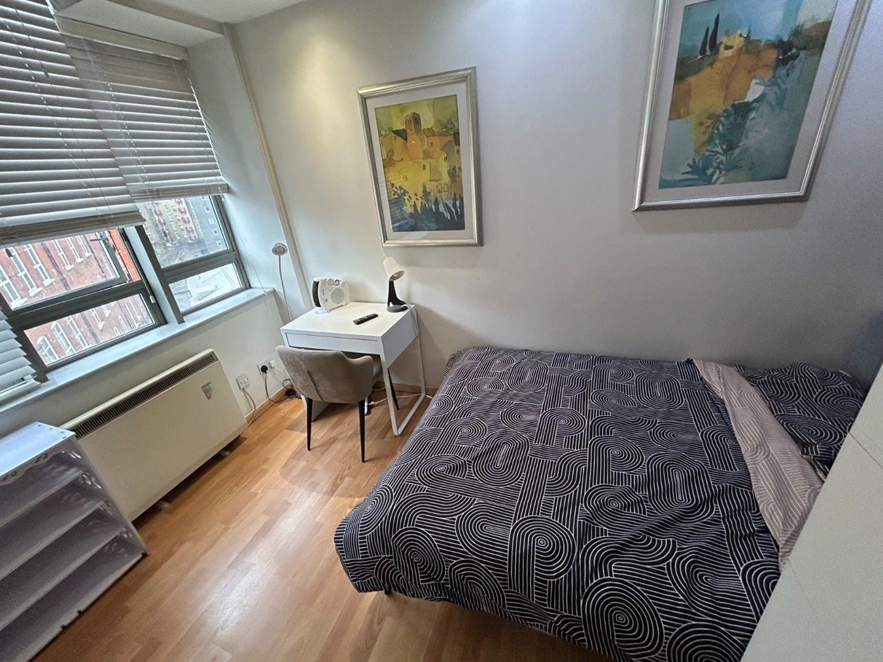 Room City Road in Greater London