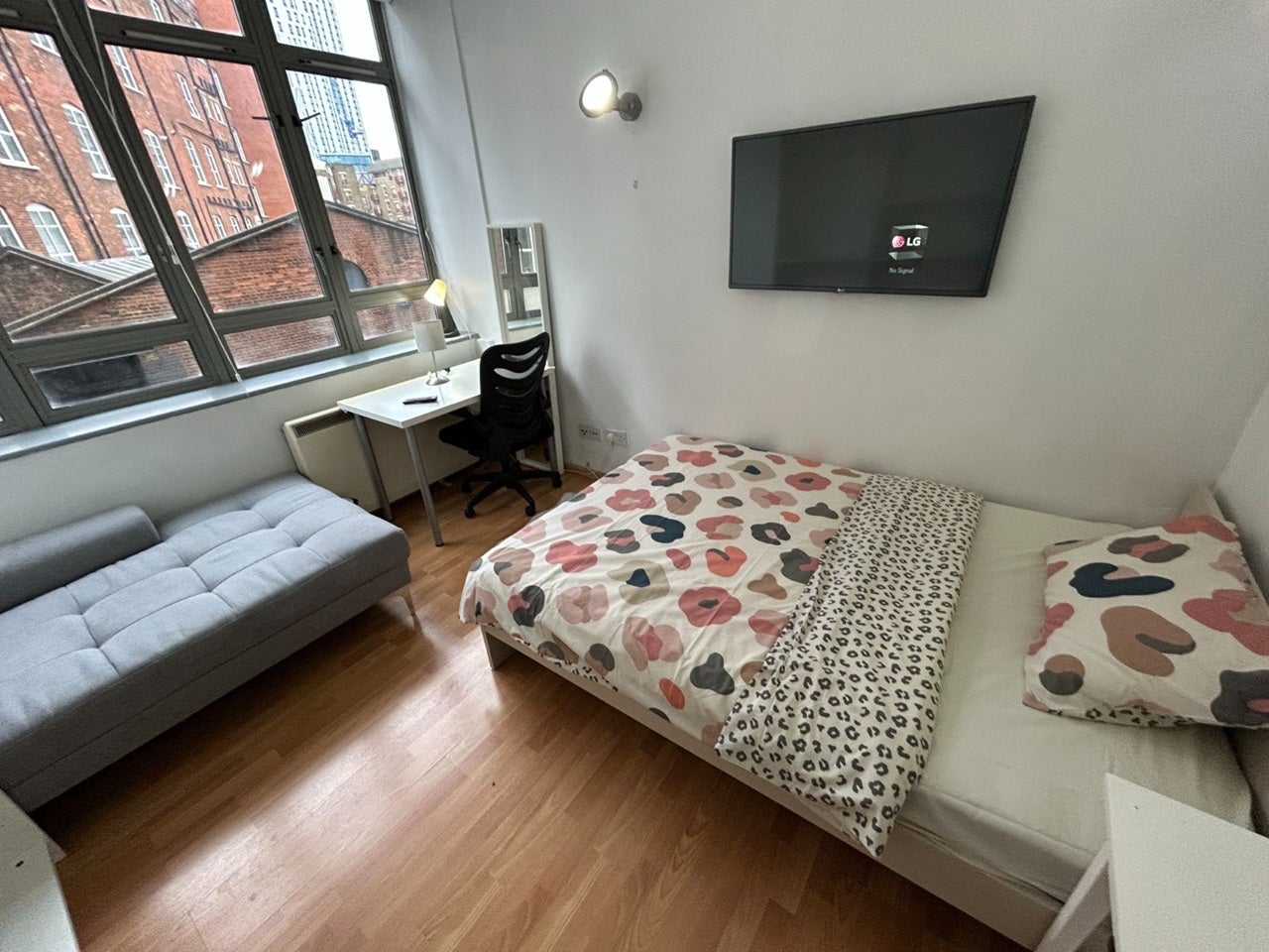 Room City Road in Greater London