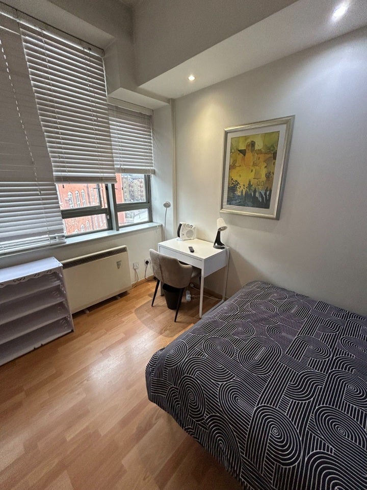 Room City Road in Greater London
