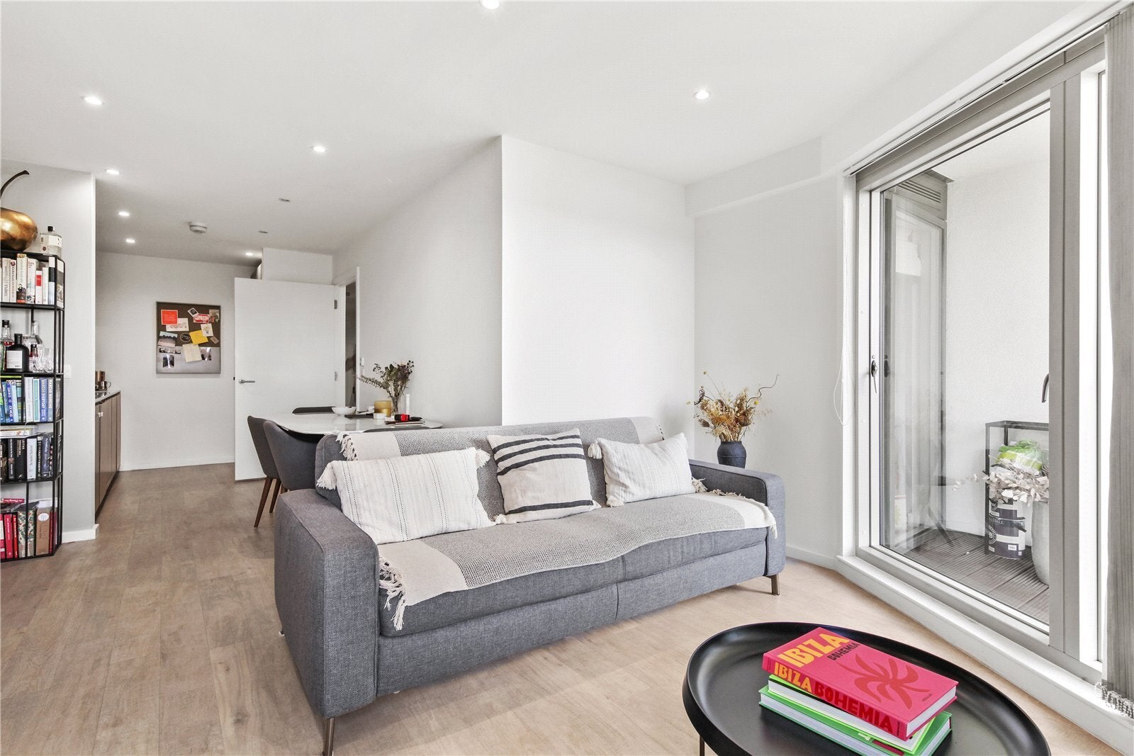 Flat Balham Hill in Greater London