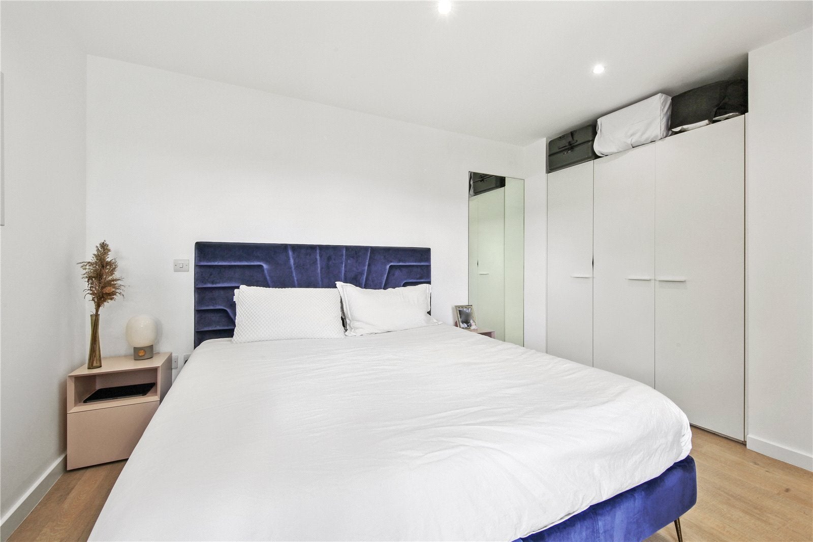 Flat Balham Hill in Greater London