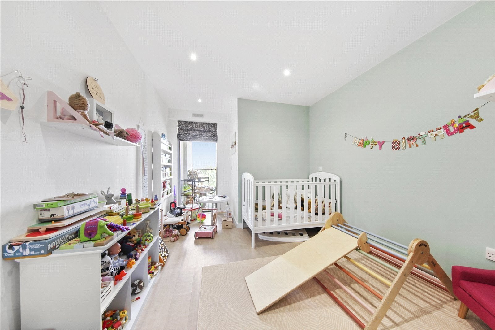 Flat Balham Hill in Greater London