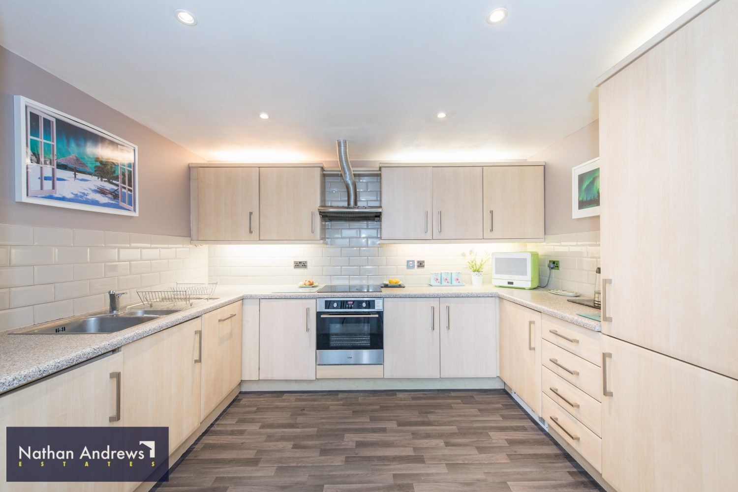 Flat Arnhem Place in Greater London