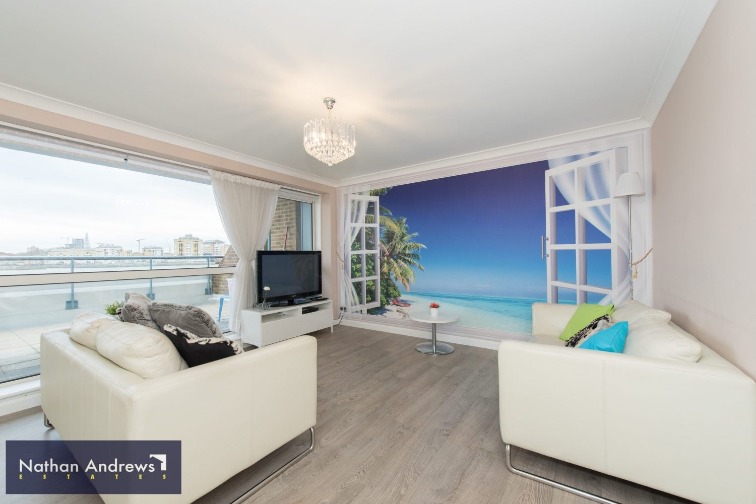 Flat Arnhem Place in Greater London