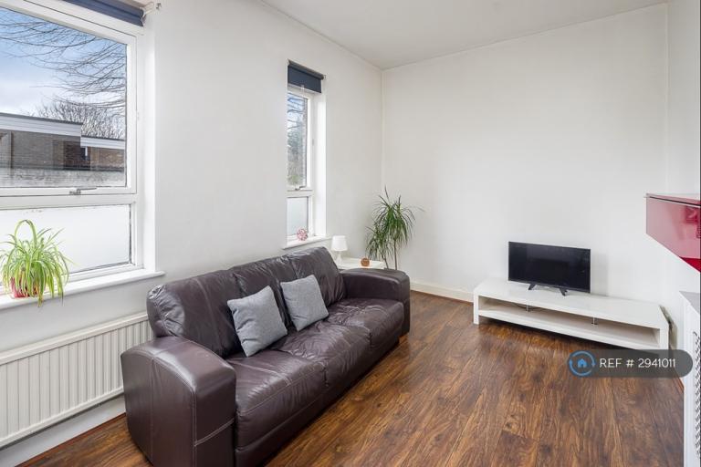 Flat Pembroke Road in Greater London