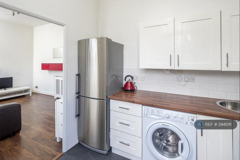 Flat Pembroke Road in Greater London
