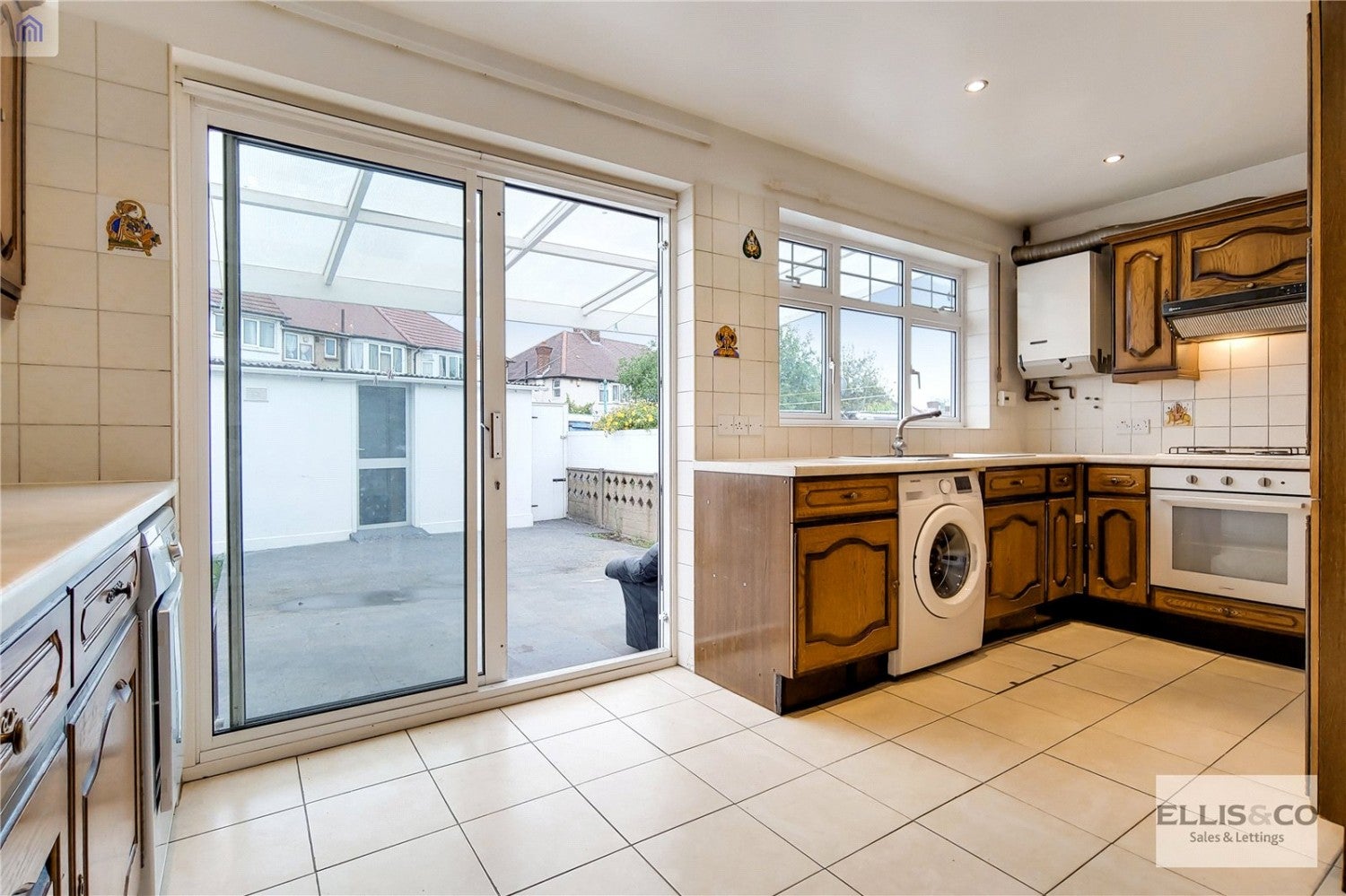 House Grove Way in Greater London