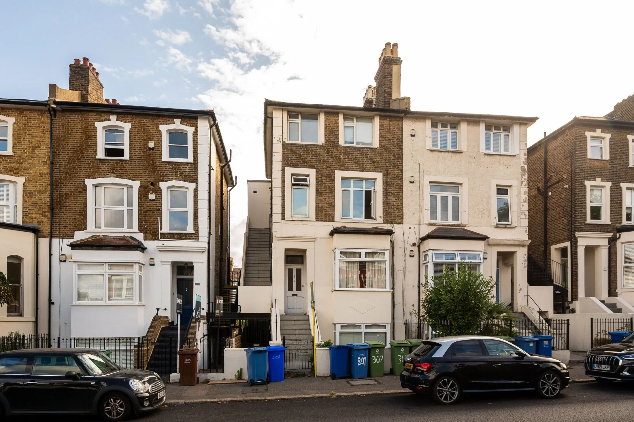 Flat Lordship Lane in Greater London