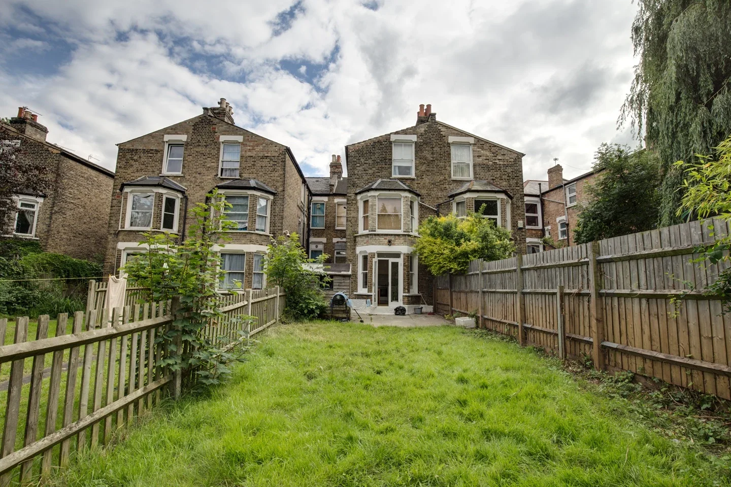 Flat Dalrymple Road in Greater London