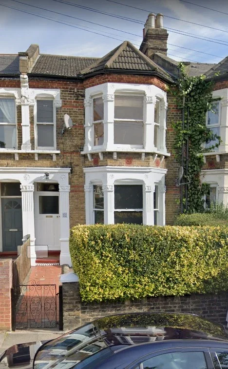 Flat Dalrymple Road in Greater London