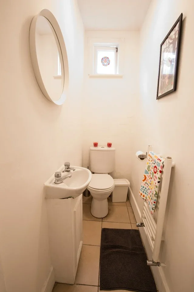 Flat Dalrymple Road in Greater London