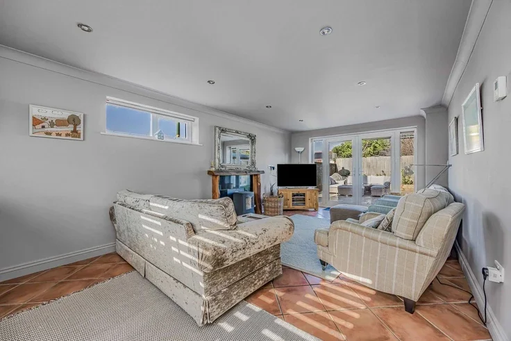 House Shamrock Close in Chichester