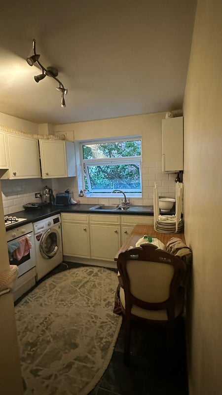 Room Albemarle Road in Greater London